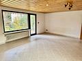 Seltenes Schmuckstück mit Charme und Geschichte – zentrales Ein- oder Zweifamilienhaus mit Garten - Wohnzimmer im EG