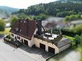 Gepflegtes Mehrgenerationenhaus mit Dachterrasse und vielen Möglichkeiten - Straßenansicht mit 3 Garagen