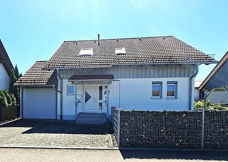 Familienglück mit Charme - Gepflegtes Einfamilienhaus mit großzügigem Garten und Garage - Ansichten