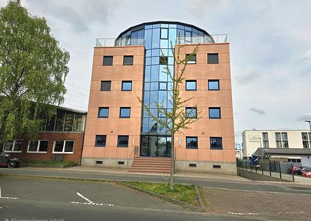 Voll vermietetes Büro- und Mehrfamilienhaus in Top-Gewerbelage Oberursel - Ansicht Bürohaus
