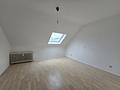 Charmante, renovierte 3 Zi. Dachgeschoss Wohnung mit neuem Bad + neuer Einbauküche - Schlafzimmer 1 