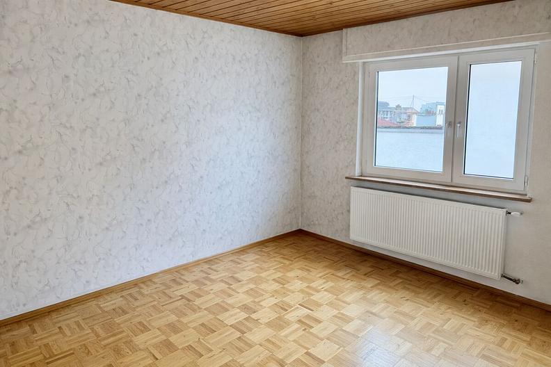 Raum für Leben, Lachen und Erinnerungen
- Schönes Einfamilienhaus mit Garten & Garage - - Kinderzimmer o. Büro