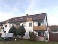 Gepflegte 3-Zimmer-Dachgeschosswohnung mit Stellplatz und Südbalkon - Außenansicht