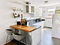 Townhouse-Flair in Oberursel
Stilvolles Zuhause mit EBK, Garten, Terrasse und 
2 TG-Stellplätze - Einbauküche