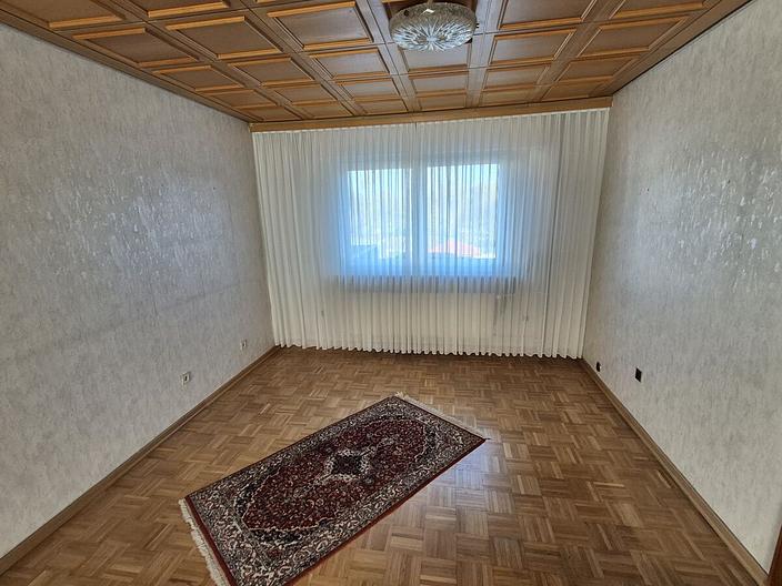 Großzügige Doppelhaushälfte mit zwei Wohneinheiten und viel Potenzial - Schlafzimmer