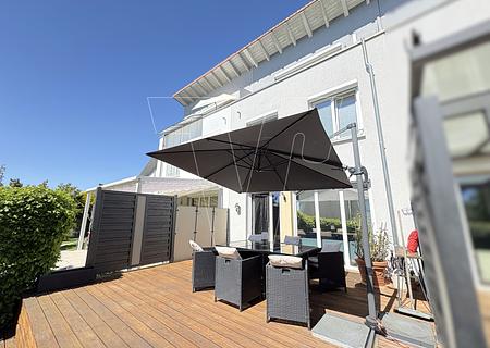 Modernes, großzügiges Reihenmittelhaus mit zwei Terrassen & Weitblick in Backnang - Außenansicht