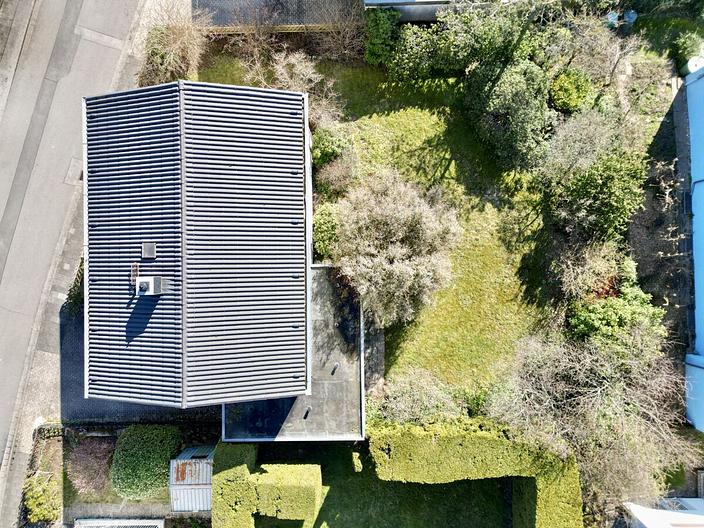 Freistehendes Familienhaus
mit großem Garten in ruhiger Lage - Luftansicht