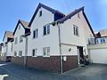 Neuwertiges Familienhaus mit Wohlfühlfaktor – 
Einbauküche, Wärmepumpe, Kachelofen, Klima & Terrasse - Außenansicht
