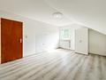 Viel Platz, viele Möglichkeiten - Mehrfamilienhaus mit Garten und Entwicklungspotenzial - DG_Schlafzimmer