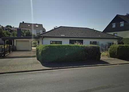 Gepflegter Bungalow mit großem Grundstück und viel Potenzial in ruhiger Lage - Außenansicht