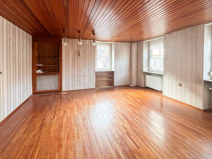 Aus Alt mach Neu – Ihr Projekt für ein kernsanierungsbedürftiges Haus in Wiebelsbach/Groß-Umstadt - Wohnzimmer