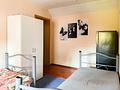 Zwei Wohneinheiten, Gartenanteil und drei Garagen – Wohnhaus in Kirchzell - DG_Durchgangszimmer