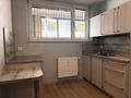 Zentral in der Maxvorstadt: 2-Zimmer-Wohnung mit Süd-Loggia und Entwicklungspotenzial - Geräumige Küche