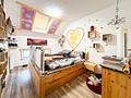Neuwertiges Zweifamilienhaus in ruhiger Feldrandlage von Dorndiel mit Garten, Kamine und viel Platz! - WE 1_Elternschlafzimmer