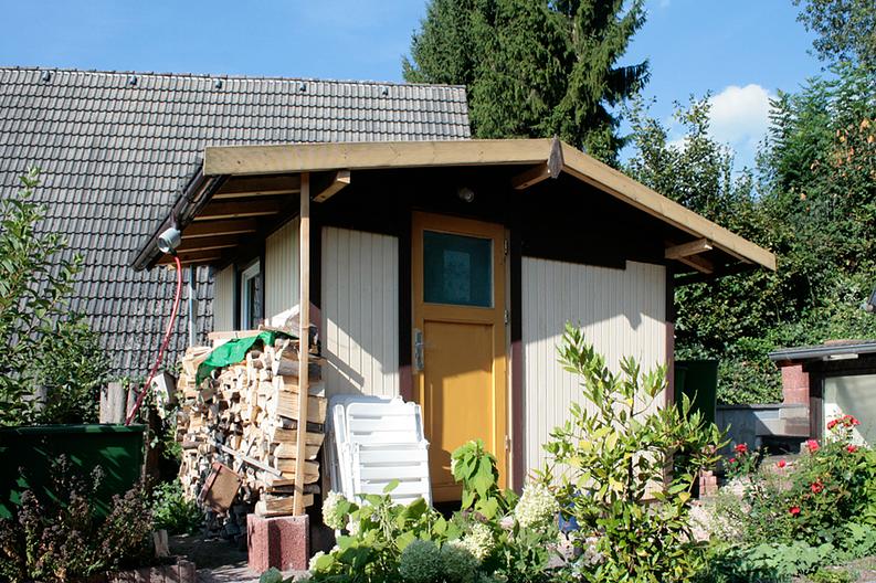 Liebhaberobjekt in ruhiger, sonniger Lage von Erbach- Erlenbach! - Saunahütte