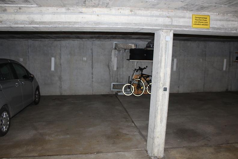 Wunderbare Dachgeschosswohnung mit großer Loggia, großem Hobbyraum und Tiefgaragenstellplatz - TG-Stellplatz