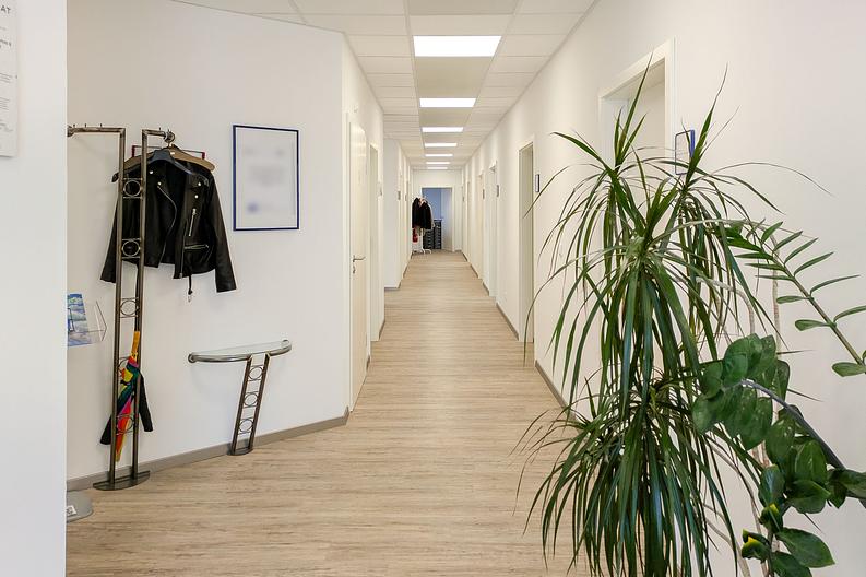 Neuwertiges Gewerbeobjekt – Büro-Gebäude, Lager- & Werk-Halle
in Erbach! - BG-Flur