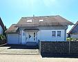 Familienglück mit Charme - Gepflegtes Einfamilienhaus mit großzügigem Garten und Garage - Ansichten