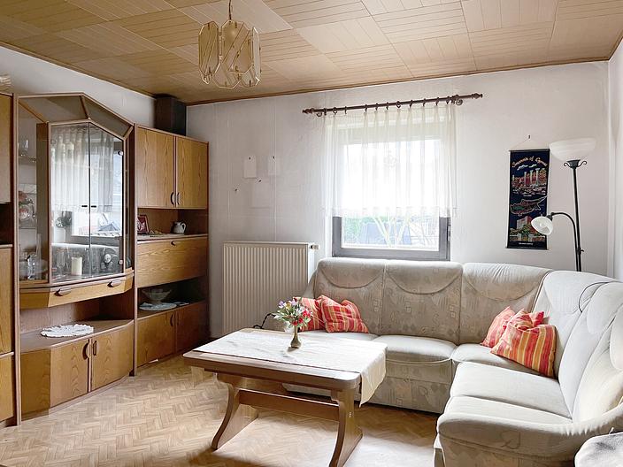 Doppelhaushälfte mit großem Garten und Stellplatz in Miltenberg - EG Wohnzimmer