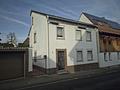 Charmantes Einfamilienhaus mit Garage, Nebengebäude und viel Potenzial in Nidderau-Heldenbergen - Außenansicht
