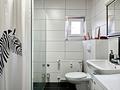 Helle Dachgeschosswohnung mit Loggia und Garage - Badezimmer