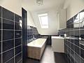 * Ein Haus – viele Möglichkeiten * Zweifamilienhaus mit Charme, Potenzial und großzügigem Garten - Badezimmer Whg. DG