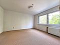 Sonnige 3-Zimmer-Wohnung mit Süd-Loggia und idealem Grundriss in U-Bahn-Nähe - Großzügiges Schlafzimmer