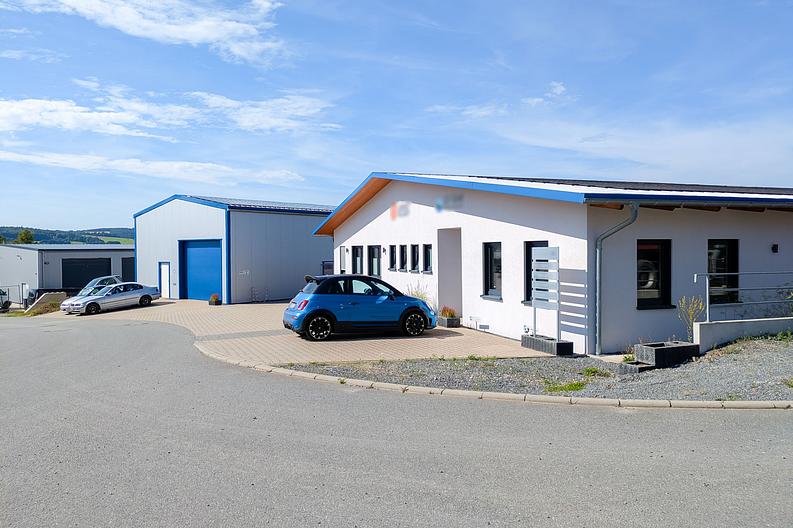 Neuwertiges Gewerbeobjekt – Büro-Gebäude, Lager- & Werk-Halle
in Erbach! - Ansicht-Bürogebäude-Werkhalle-SO
