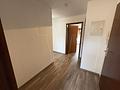 Gepflegte 3-Zimmer-Dachgeschosswohnung mit Stellplatz und Südbalkon - Flur