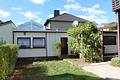 Interessantes Zweifamilienhaus mit Garage in sehr guter Lage von Kriftel - Garage und Anbau