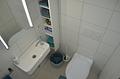 lichtdurchflutetes Einfamilienhaus - Gäste-WC