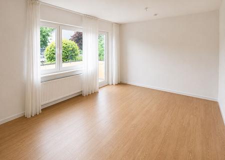 Attraktive EG Wohnung mit 2 Balkonen, 
TG-Stellplatz in Sachsenhausen Frankfurt - Wohnzimmer