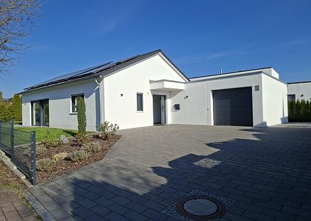 Willkommen in ihrem Traumhaus - 
modernes und ebenerdiges 
Wohnkonzept für die kleine Familie - Ansichten