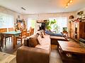 Neuwertiges Zweifamilienhaus in ruhiger Feldrandlage von Dorndiel mit Garten, Kamine und viel Platz! - WE 1_Wohn- und Esszimmer