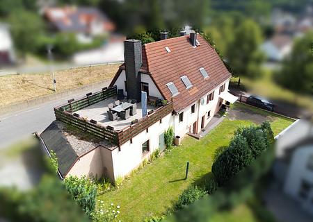 Gepflegtes Mehrgenerationenhaus mit Dachterrasse und vielen Möglichkeiten - Mit Dachterrasse