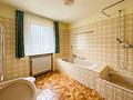 Mit Weitblick wohnen – gepflegtes Einfamilienhaus mit Einliegerwohnung und Ausbaureserve - KG_Badezimmer