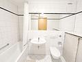 Exklusive 1-Zimmer-Wohnung mit Balkon, Skylineblick & TG-Stellplatz in Bestlage Bockenheim - Bad