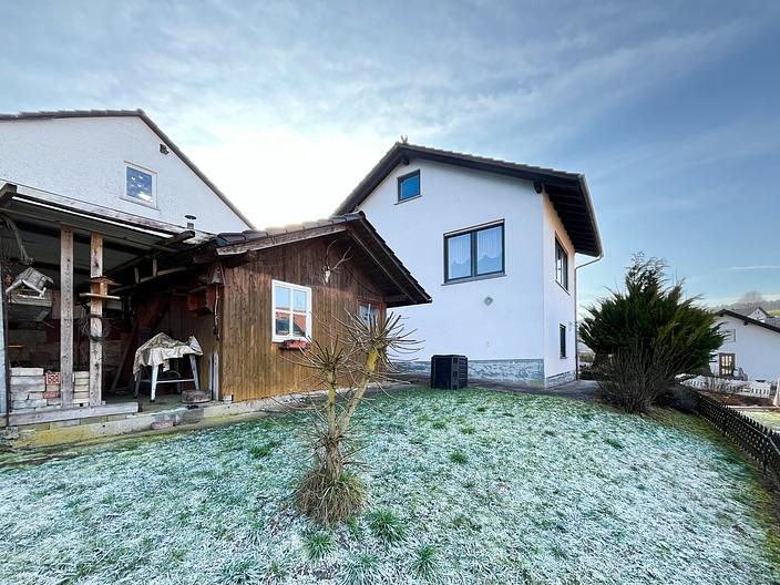 Großzügiges Zweifamilienhaus in traumhafter Südwestausrichtung - vielfältige Nutzungsmöglichkeiten - mit gemütlicher Jägerstuben