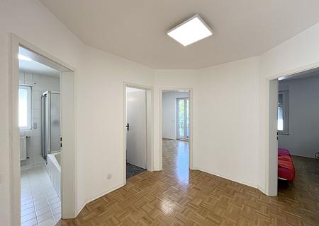Hochwertige 3-Zimmer-Wohnung mit TG-Stellplatz und Gemeinschafts-Garten - Diele