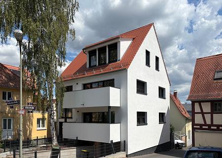 Modernes Wohnen & Komfort – Hochwertige Erdgeschosswohnung mit Top-Anbindung in Frankfurt/ Seckbach - Außenansicht_I