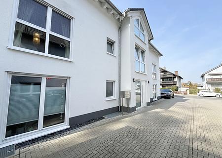 Moderne & hochwertige 3-Zimmer-Wohnung inkl. Garagen-Stellplatz - Hausansicht