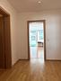 Zentral in der Maxvorstadt: 2-Zimmer-Wohnung mit Süd-Loggia und Entwicklungspotenzial - Weitläufiger Flur