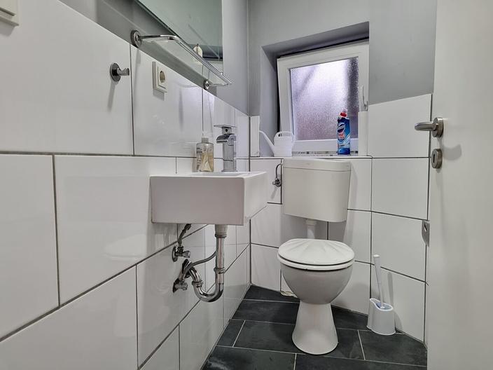 Dieses Eigenheim mit kleiner Einliegerwohnung bietet Ihnen viel Platz! - WC EG
