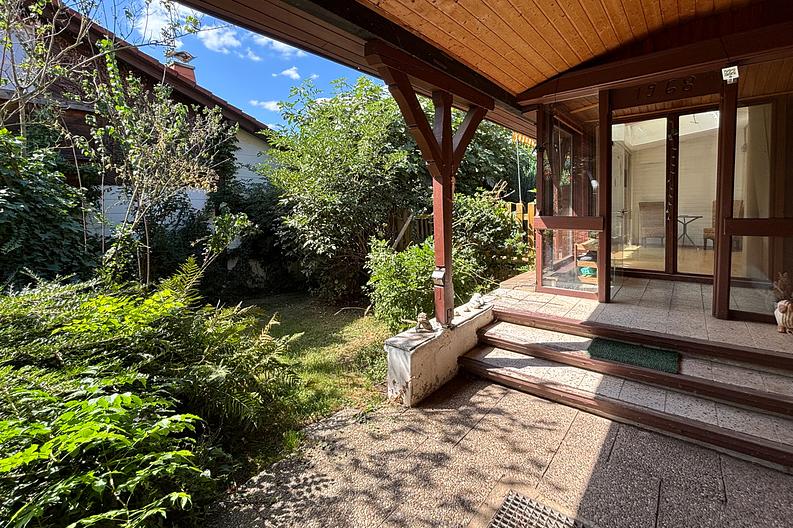 Ruhig gelegenes Familienhaus in idyllischer Lage von Groß-Umstadt/Klein-Umstadt - Eingangsbereich_Garten