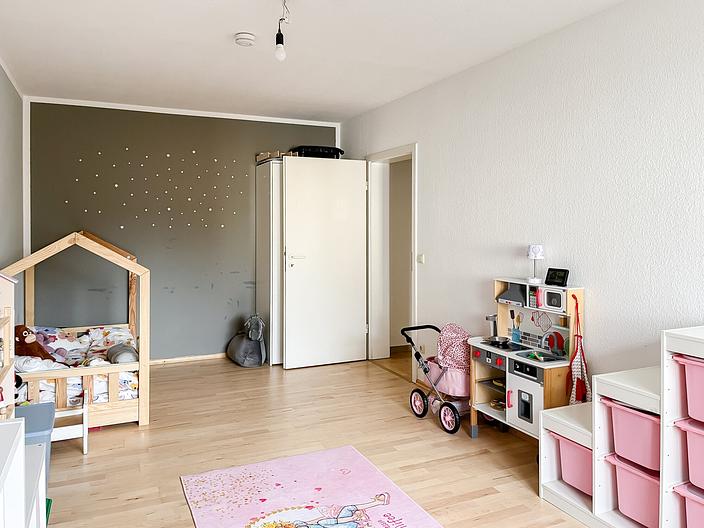 Kapitalanlage mit Entwicklungspotenzial – zwei gepflegte Häuser im Stadtkern von Erlenbach am Main - B35A_Hinteres Haus: Wohnung1.OG_Kinderzimmer