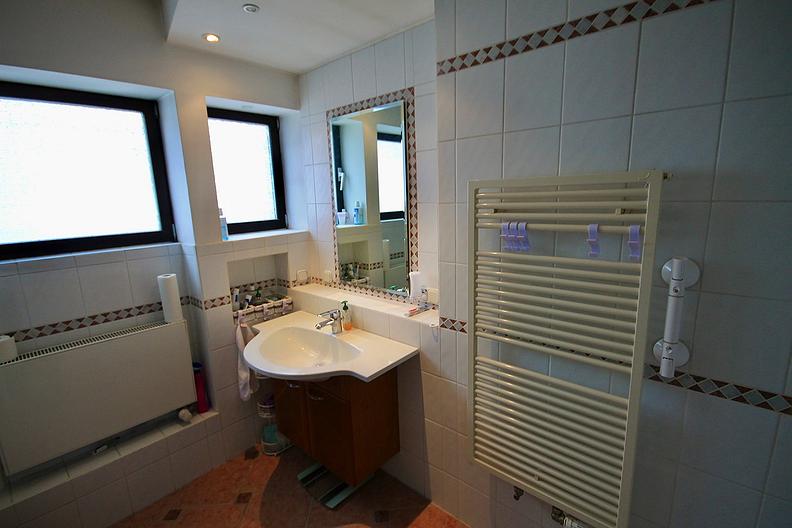 Freistehendes Einfamilienhaus in begehrter Lage von Neu-Isenburg - Bad I