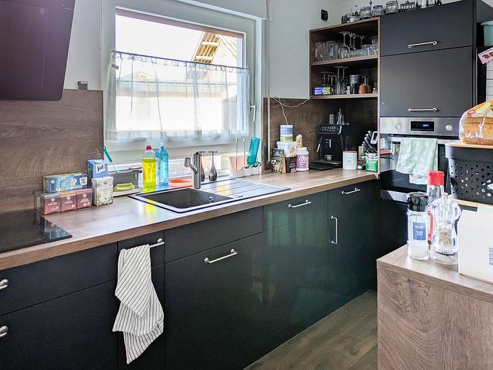 Multifunktionstalent: Großes Haus mit Garagen und Scheunentrakt - EG neu Kochen