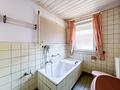 Ein Zuhause mit vielen Möglichkeiten – großzügiges Wohnhaus mit Garten und zwei Garagen - OG_Badezimmer