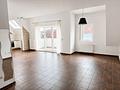 Schöne Eigentumswohnung mit Einbauküche,
3 Stellplätzen & Wohlfühlcharakter
in gepflegter Wohnanlage - Und Gestaltungsmöglichkeiten