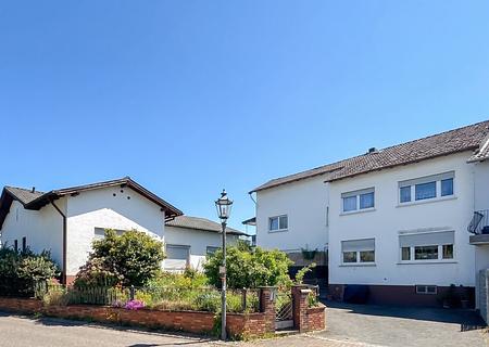 Vielseitiges Immobilien-Ensemble mit MFH, Bungalow und XXL-Halle in Brensbach! - Straßenansicht